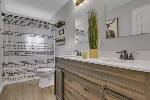 Bath - 1845 Roberta Dr, Heath, OH 43056 photo 1 of 2