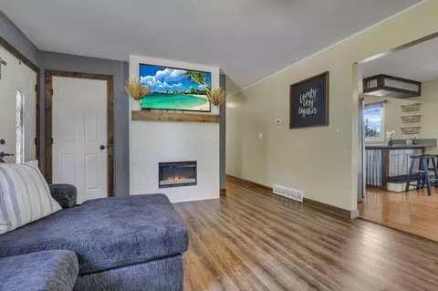 Living - 1845 Roberta Dr, Heath, OH 43056 photo 4 of 4