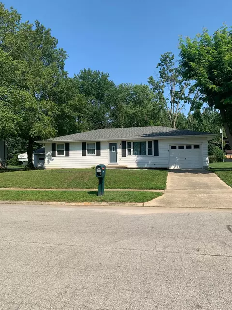 365 Meadow Dr, Circleville, OH 43113