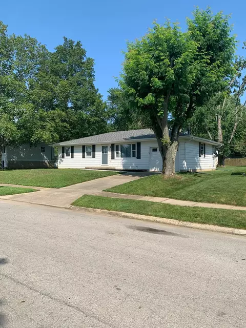 Exterior - 365 Meadow Dr, Circleville, OH 43113 photo 2 of 6