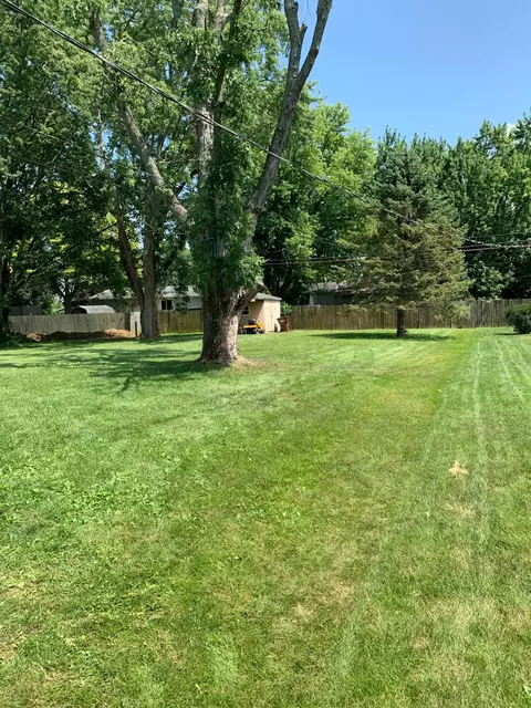 Exterior - 365 Meadow Dr, Circleville, OH 43113 photo 5 of 6