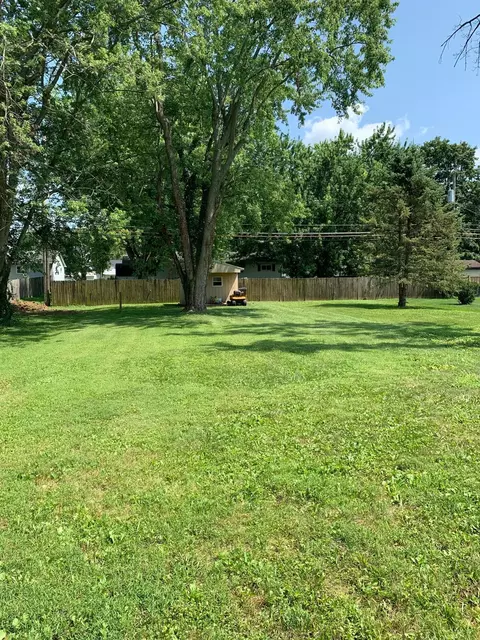 Exterior - 365 Meadow Dr, Circleville, OH 43113 photo 6 of 6