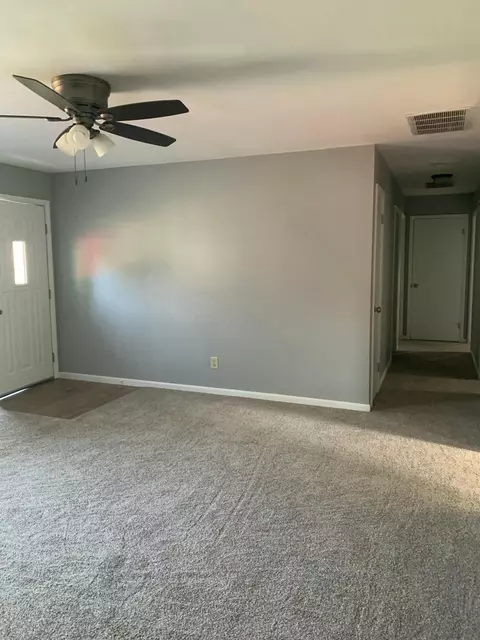 Living - 365 Meadow Dr, Circleville, OH 43113 photo 1 of 2