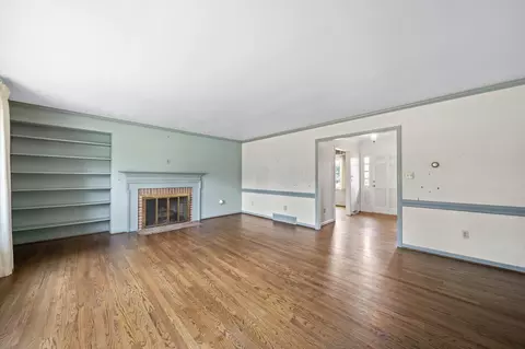 Living - 8143 Snyder Rd, Orient, OH 43146 photo 5 of 7
