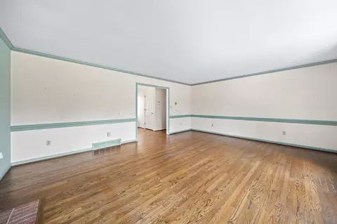 Living - 8143 Snyder Rd, Orient, OH 43146 photo 6 of 7