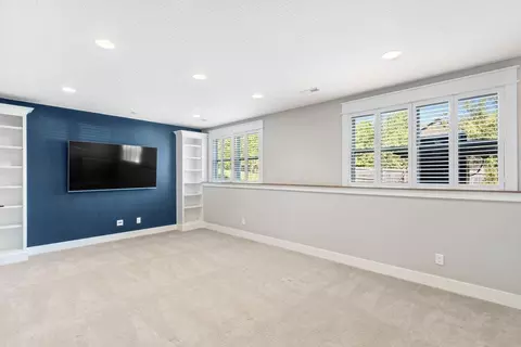 Living - 46 E Waterview Dr, Powell, OH 43065 photo 3 of 3