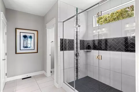Bath - 46 E Waterview Dr, Powell, OH 43065 photo 4 of 5