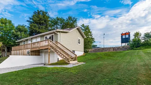 403 Fowlers Ln, New Lexington, OH 43764