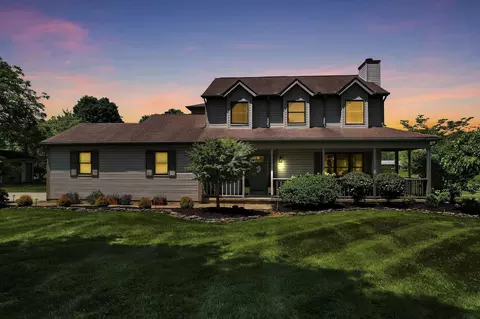 27 Joshua Ln, Granville, OH 43023