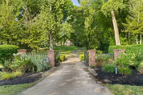 5455 Plantation Rd, Sunbury, OH 43074