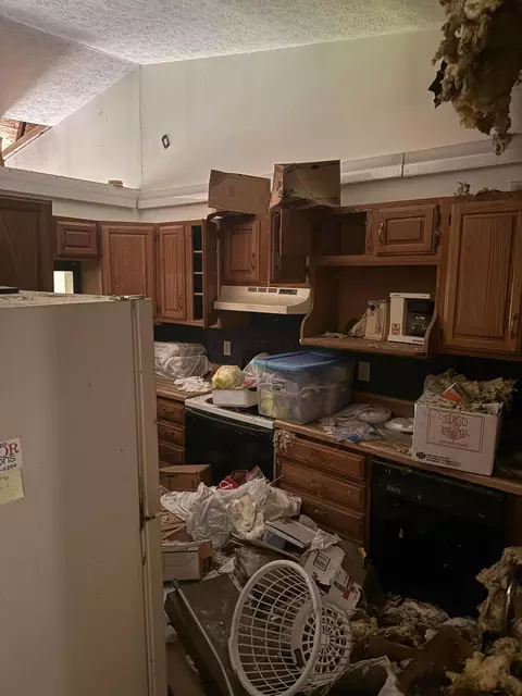 Kitchen - 27695 Campbell Rd, Circleville, OH 43113 photo 2 of 2