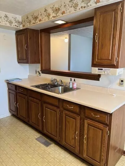Kitchen - 152 Griner Ave, Circleville, OH 43113 photo 3 of 5