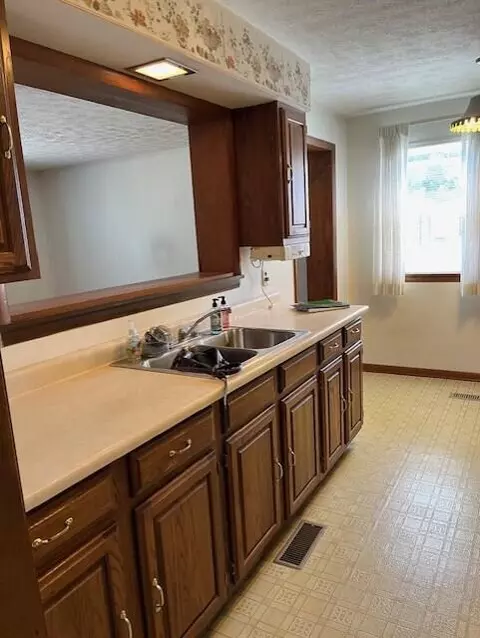 Kitchen - 152 Griner Ave, Circleville, OH 43113 photo 1 of 5