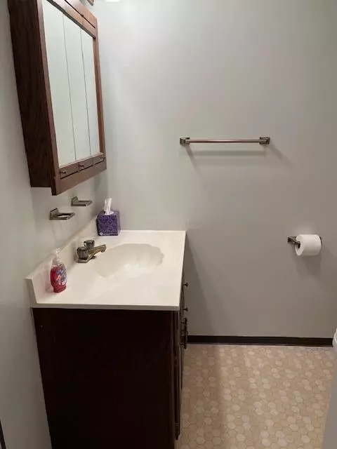 Bath - 152 Griner Ave, Circleville, OH 43113 photo 1 of 4