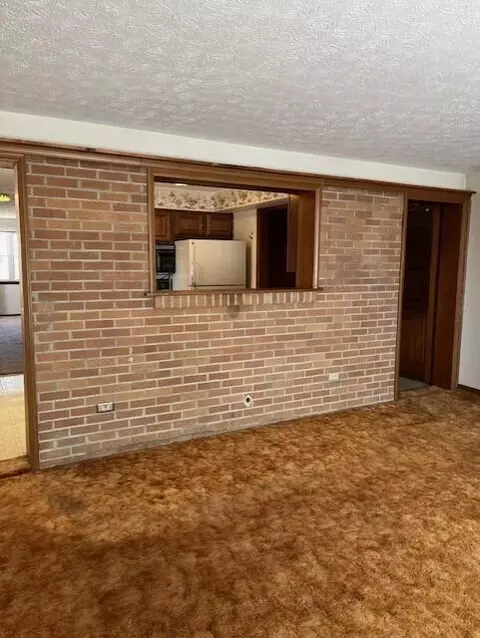 Living - 152 Griner Ave, Circleville, OH 43113 photo 2 of 2