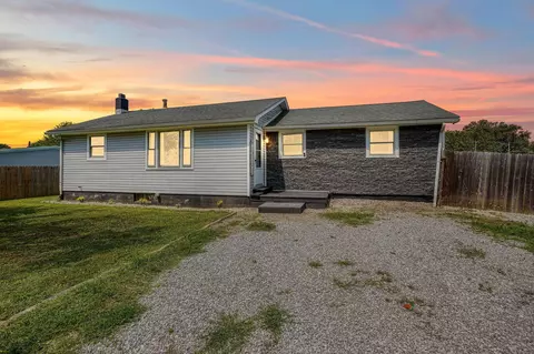 471 Woods Ln, Richmond Dale, OH 45673