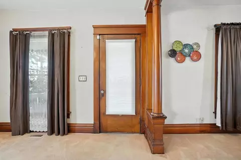 Entry Way - 851 E Center St, Marion, OH 43302 photo 1 of 4