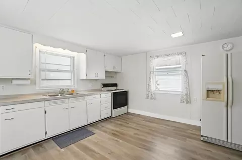 Kitchen - 851 E Center St, Marion, OH 43302 photo 6 of 8