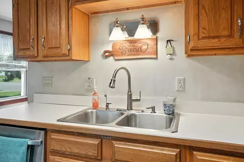 Kitchen - 851 E Center St, Marion, OH 43302 photo 4 of 8