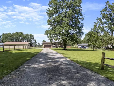 570 Woodside Dr SW, Pataskala, OH 43062