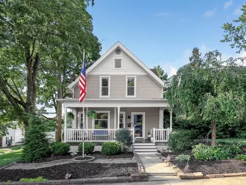 60 High St, Fredericktown, OH 43019