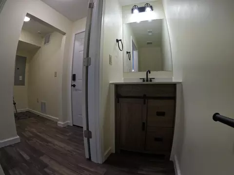 Bath - 224 E Central Ave, Delaware, OH 43015 photo 2 of 5