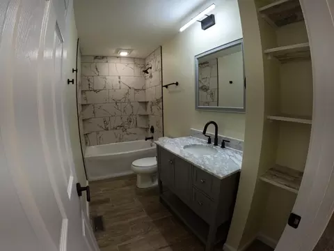 Bath - 224 E Central Ave, Delaware, OH 43015 photo 5 of 5
