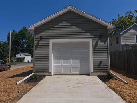 Exterior - 224 E Central Ave, Delaware, OH 43015 photo 6 of 7