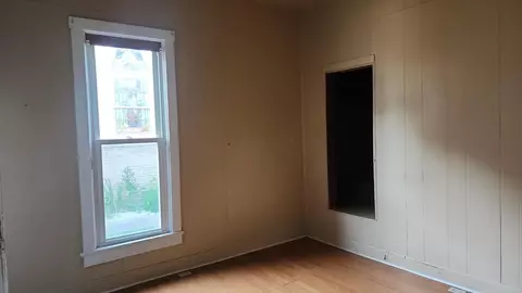 Bedroom - 122 W Mill St, Circleville, OH 43113 photo 2 of 2