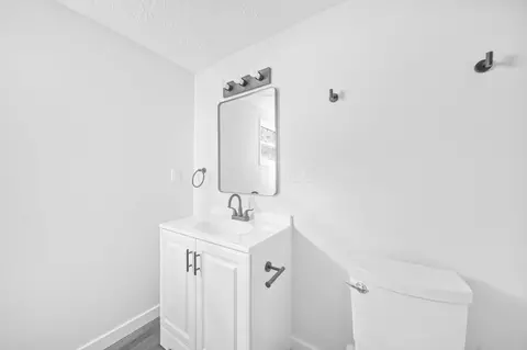 Bath - 434 Scranton Ave, Marion, OH 43302 photo 2 of 2