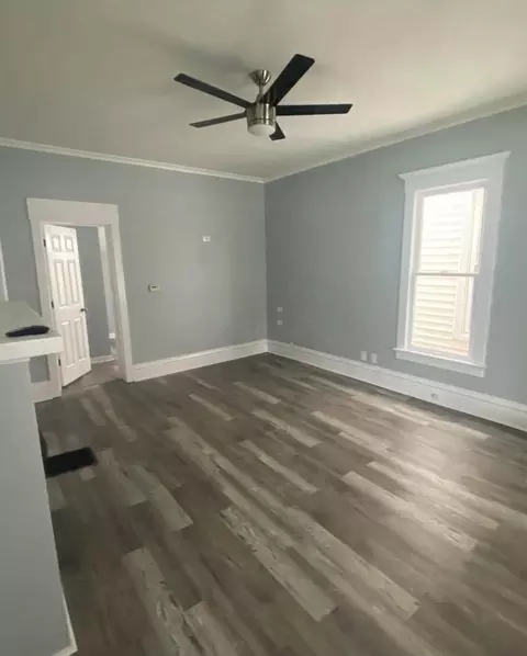 Living - 382 E Franklin St, Circleville, OH 43113 photo 2 of 2