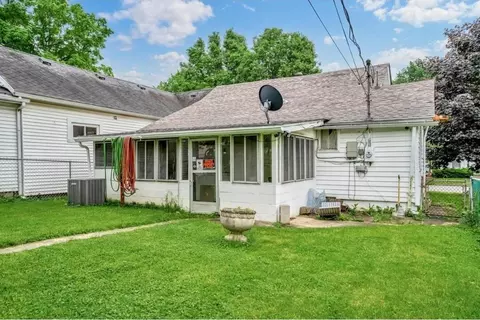 Exterior - 382 E Franklin St, Circleville, OH 43113 photo 2 of 4