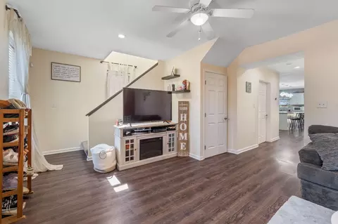 223 E Mill St, Circleville, OH 43113 photo 9