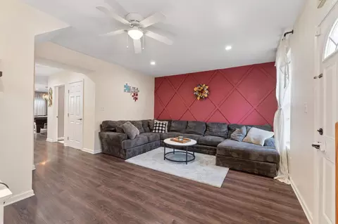 223 E Mill St, Circleville, OH 43113 photo 7
