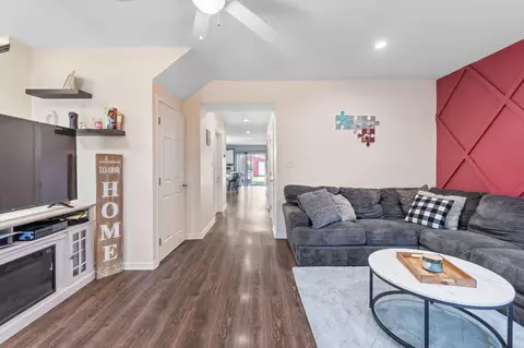 223 E Mill St, Circleville, OH 43113 photo 8