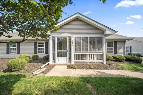 1222 Hillview Cir E, Newark, OH 43055