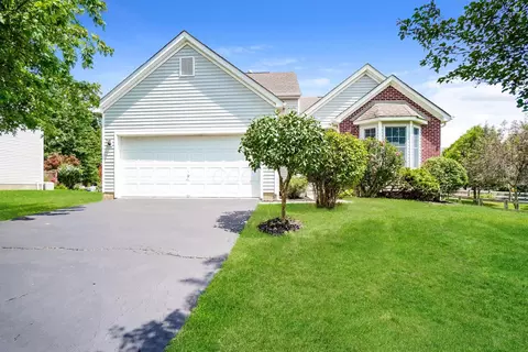 1080 Oxford Dr N, Pataskala, OH 43062