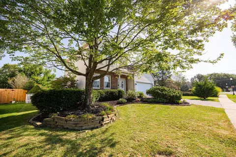 100 Brooksedge Dr, Pataskala, OH 43062