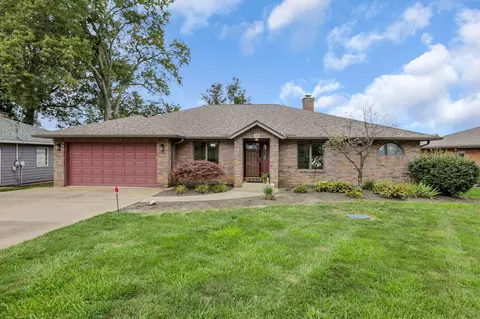 951 Lakeshore Dr W, Hebron, OH 43025