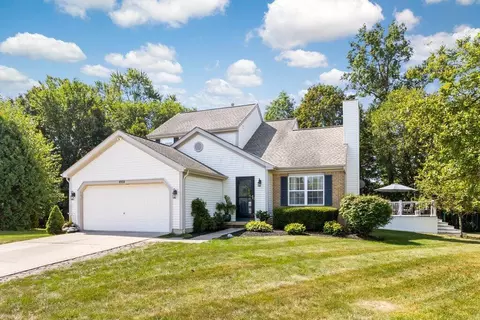 8958 Holquest Dr, Lewis Center, OH 43035