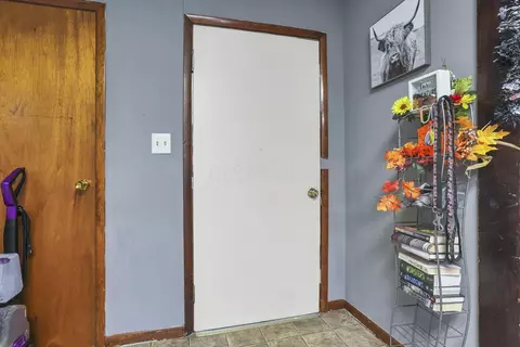 Entry Way - 586 E Main St, Logan, OH 43138 photo 1 of 4