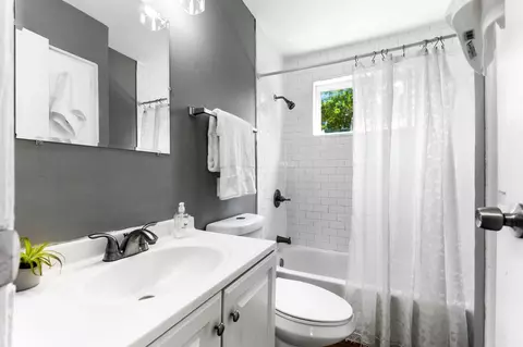 Bath - 963 E 13th Ave, Columbus, OH 43211 photo 3 of 5