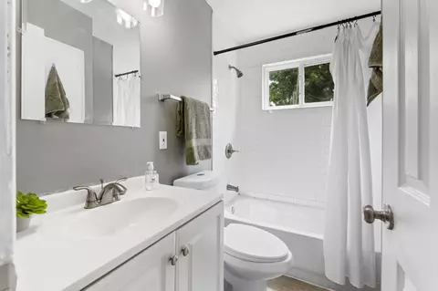 Bath - 963 E 13th Ave, Columbus, OH 43211 photo 1 of 5