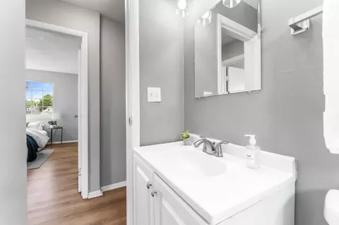 Bath - 963 E 13th Ave, Columbus, OH 43211 photo 5 of 5