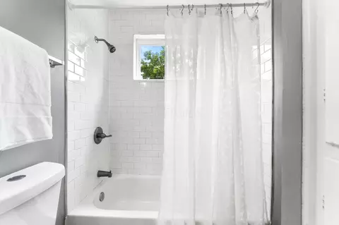 Bath - 963 E 13th Ave, Columbus, OH 43211 photo 4 of 5