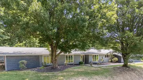 815 Jonathan Ln, Newark, OH 43055