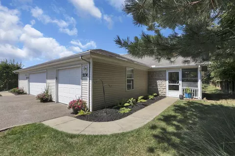 1136 Chatham Dr, Zanesville, OH 43701