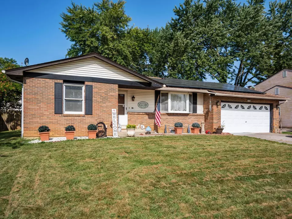 Exterior - 3267 Castleton St, Grove City, OH 43123 photo 3 of 12