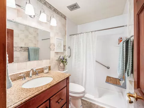 Bath - 3267 Castleton St, Grove City, OH 43123 photo 1 of 2