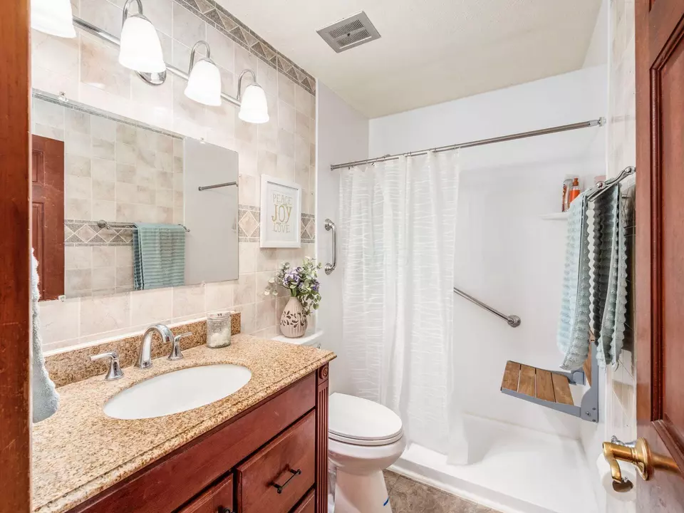 Bath - 3267 Castleton St, Grove City, OH 43123 photo 1 of 2